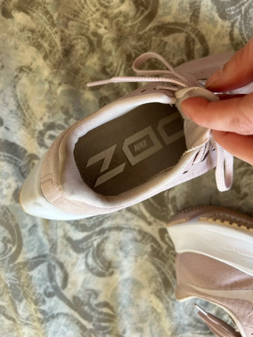 Nike Women's Dusty Rose Athletic Sneakers size 8 - Picture 2 of 4